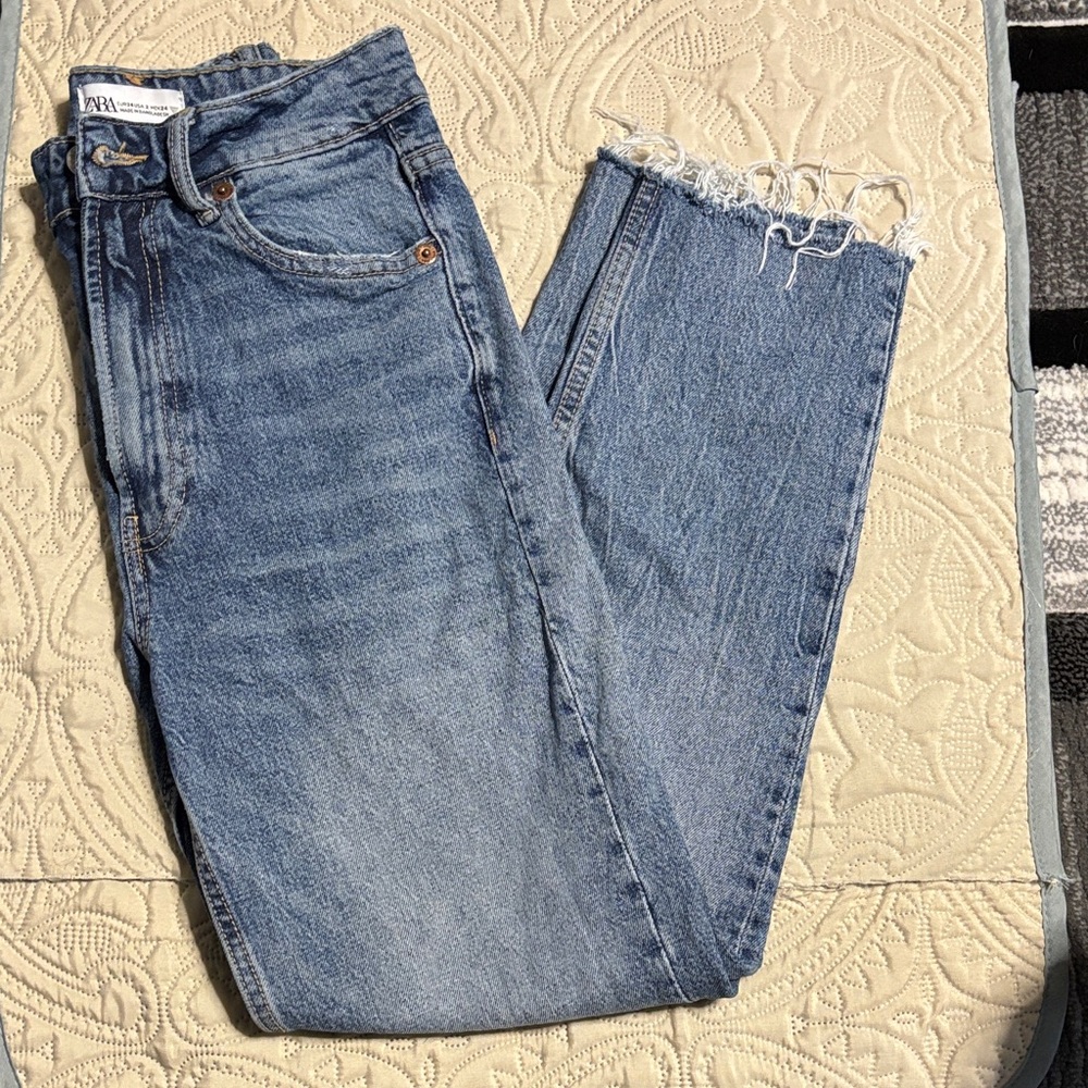 Zara Frayed Hem Blue Jeans